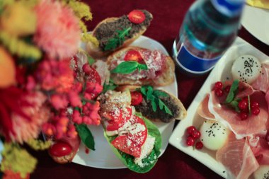 Tatil yemek. Yemek masaya düğün ile yapılmaktadır