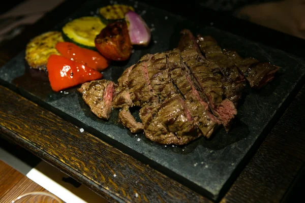 Beef steak medium rare — Stock Photo, Image