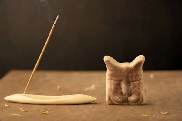 Renkli el yapımı sabun kalıpları ile dekore edilmiş,