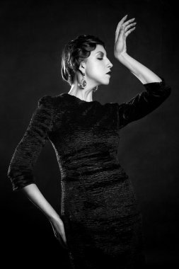 retro tarzı genç güzel esmer kız