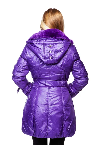 Krásná blonďatá dívka v zářivě fialová bunda s límcem umělé kožešiny — Stock fotografie
