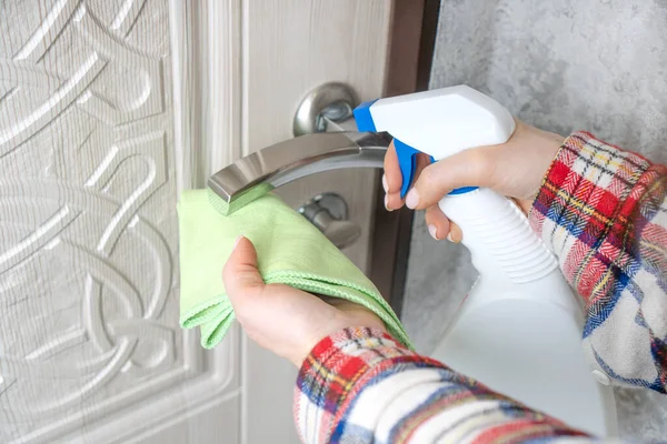 Disinfecting Door Handles Sanitizer Taking Care Hygiene House Infection Protection — Stockfoto