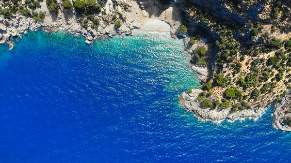 Luftaufnahme Des Meerwassers Und Der Schönen Bucht Zwischen Den Felsen — Stockfoto