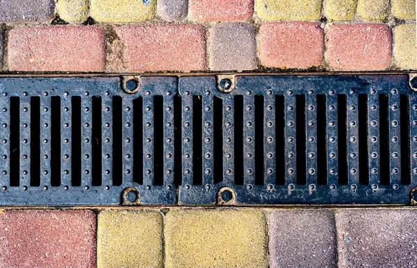 Regenwasser Gusseisen Drainagesystem Einem Bürgersteig Wird Zur Entwässerung Und Trennung — Stockfoto