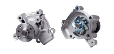 Araba su pompası beyaza izole edildi. Kırpma yolu için hazır.