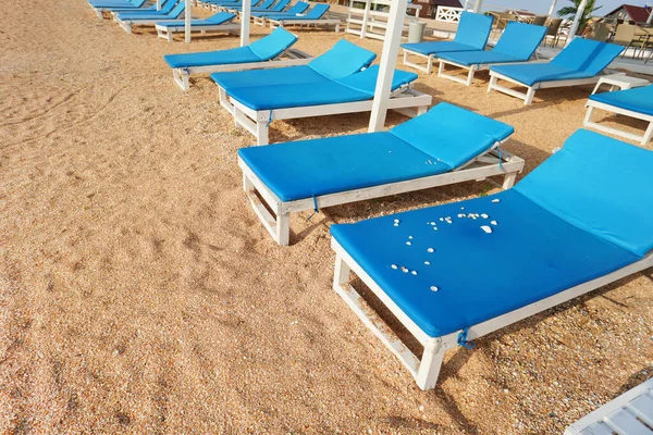 Puste Leżaki Plaży — Zdjęcie stockowe