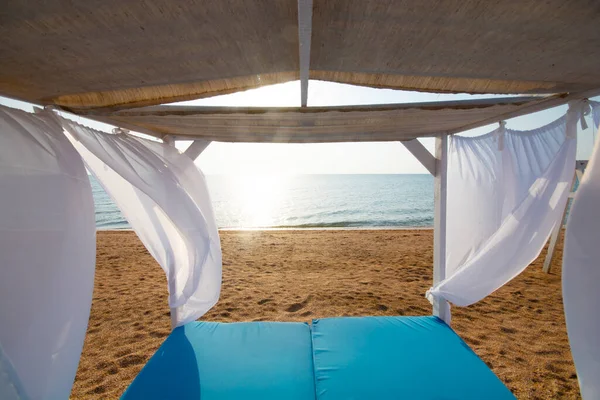 Morning Beach Scene Blue Canopy White Curtains Luxury Summer Relaxation — Stock Photo, Image