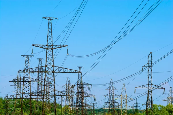 Kraftledningar Landskap Med Högspänningstorn — Stockfoto