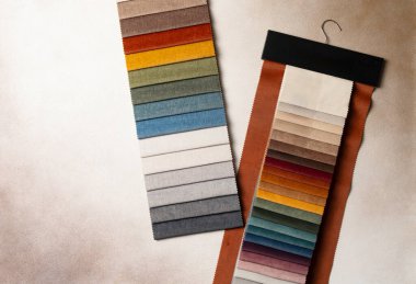 Hanging fabric swatches for upholstery and interior decoration, textile samples for furniture customization, home design and creative material choice.