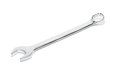 Parlak krom kombinasyon anahtarı beyaz arka planda izole edilmiş. Tamir, bakım, inşaat ve mekanik işler için profesyonel metalik el aleti. Endüstriyel kullanım için anahtarı kapat.