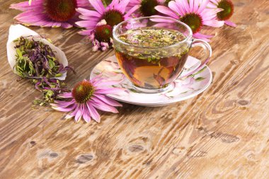 Tea drink with Echinacea purpurea (Echinacea purpurea) dried is used in folk medicine as an antiviral has antimicrobial and antibacterial effects clipart
