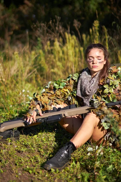 Relaxed soldier woman has rest after training on fresh air — Stock Photo, Image