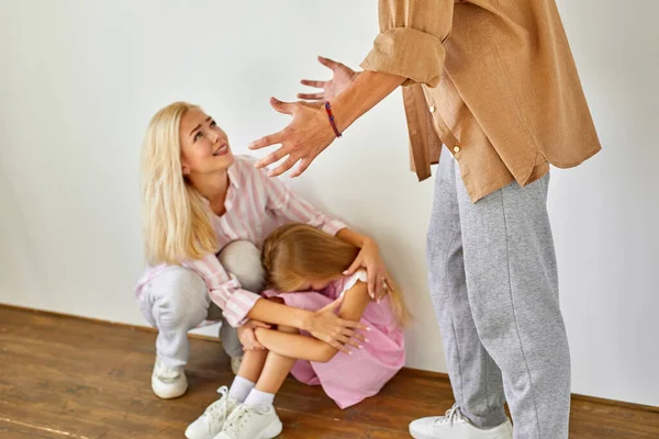 Caucasian little girl is tired of hearing her parents yelling at each other — Stock Photo, Image