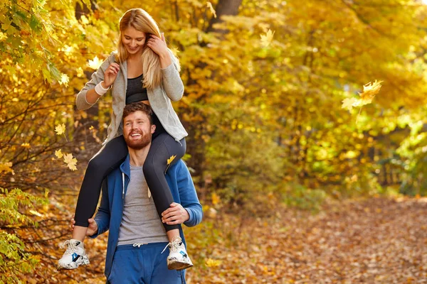 Happy couple relax in the autumn nature — Stock Photo, Image