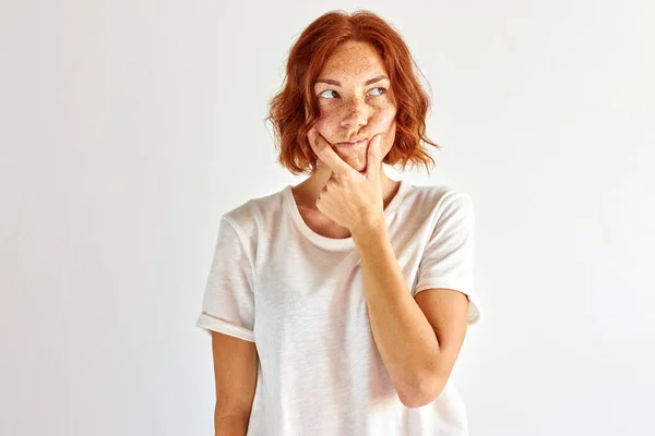 Verträumte nachdenkliche Frau in Besinnung — Stockfoto