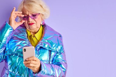 what the fuck. wtf. senior woman look at smartphones screen misunderstanding