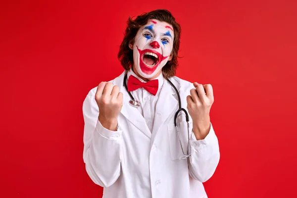 Artistic Clown doctor with colourful make-up have fun — Foto de Stock