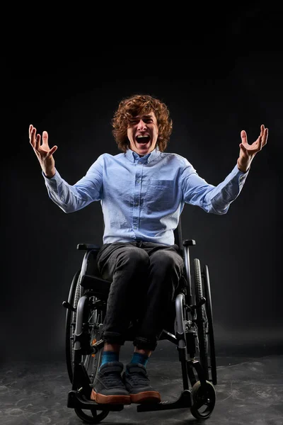 Hopeless disabled man scream by despair — Foto de Stock