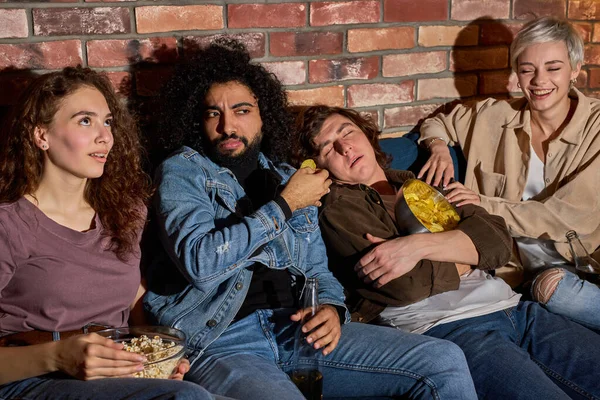 Bored Caucasian Guy Sleeping While Diverse Friends Watching Movie Online On TV — Stockfoto