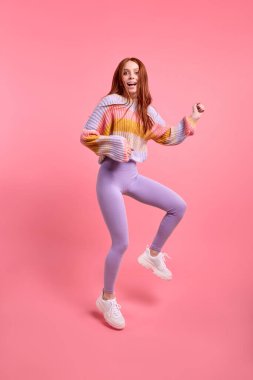 Pozitif bayan yükseğe sıçradı Kara Cuma alışveriş merkezi açılışını kutladı