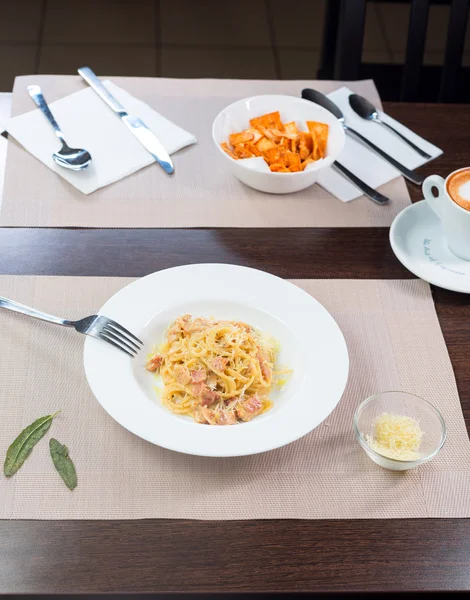 Boloñesa pasta italiana en un plato — Foto de Stock
