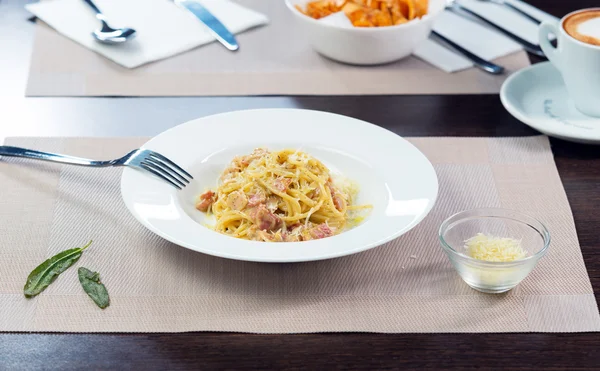 Boloñesa pasta italiana en un plato — Foto de Stock