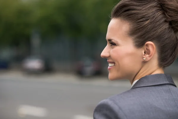 Profile portrait of smiling business woman at office district — Stock Photo, Image