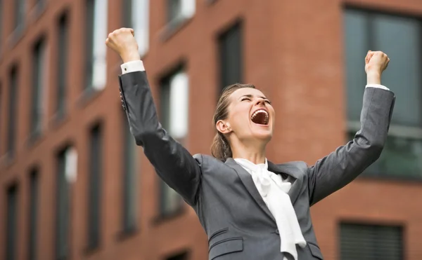 Happy modern business woman against office building rejoicing — Stock Photo, Image