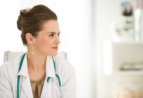 Portrait of female doctor sitting at a desk in the office — Stock Photo, Image