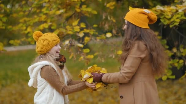 Hello October Smiling Young Mother Child Yellow Hats Outdoors City — Stock Video