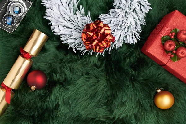 Vrolijk Kerstfeest Plat Lag Met Krans Geschenkdoos Gouden Victoriaanse Kerstcracker — Stockfoto
