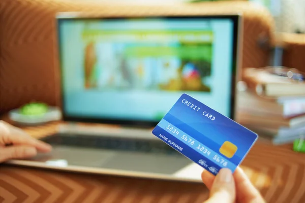 Closeup Woman Credit Card Subscribing Learning Foreign Language Online Site — Stock Photo, Image