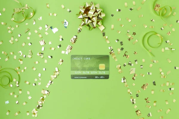 Frohe Weihnachten Flache Liege Mit Kreditkarte Und Christbaum Auf Grünem — Stockfoto