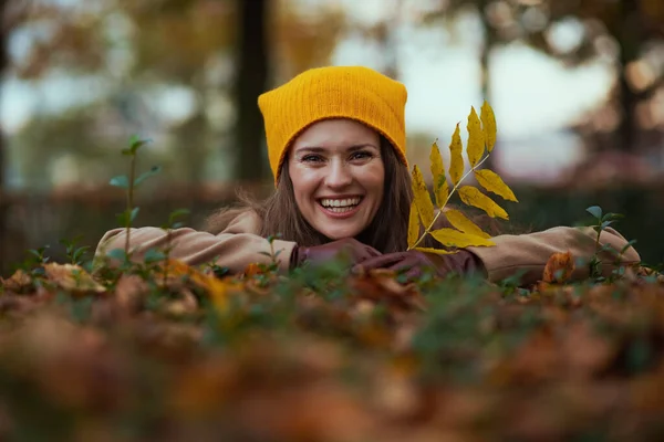 Hello September Smiling Young Woman Brown Coat Yellow Hat Autumn — Stock Photo, Image