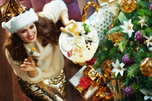 Feliz Navidad Vista Superior Sonriente Ama Casa Mediana Edad Falda —  Fotos de Stock