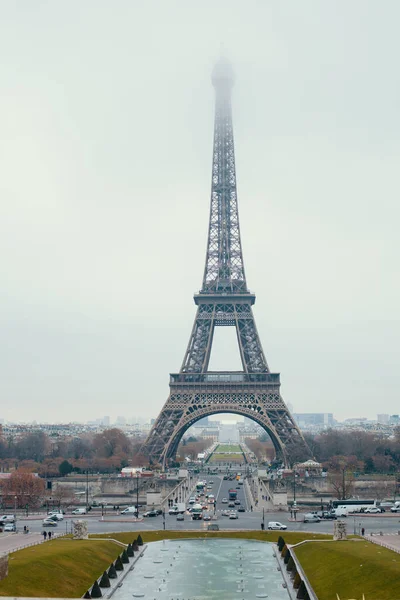Пейзаж Эйфелевой Башней Туманом Париже Франция Утром — стоковое фото