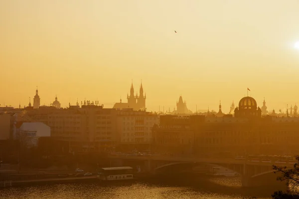 Landschaft Mit Moldau Und Frauenkirche Vor Dem Tyn Prag Tschechien — Stockfoto