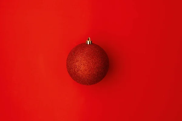 Flat Lay Christmas Ball Red Background — Stock Photo, Image