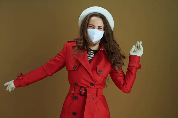 Life Coronavirus Pandemic Cheerful Elegant Woman Red Coat Having Fun — Φωτογραφία Αρχείου