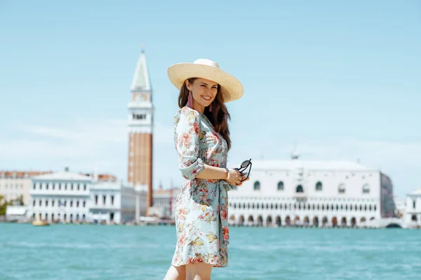 Happy Elegant Middle Aged Traveller Woman Floral Dress Sunglasses Hat — Stock Photo, Image