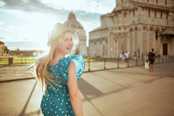 Sorrindo Criança Moderna Azul Geral Chapéu Tendo Excursão Praça Milagres — Fotografia de Stock