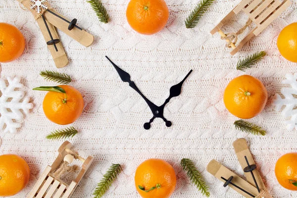 Winter Flat Lay Clock Hands Snowflakes Mandarins Sleds Skis White — Stock Photo, Image