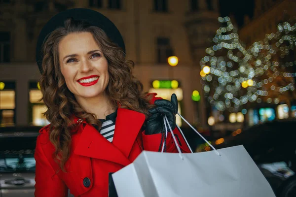 Winter Fun Smiling Modern Tourist Woman Red Coat Black Beret — Stock Photo, Image