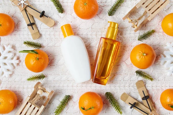 Winter Flat Lay Hair Products Snowflakes Mandarins Sleds Skis White — Stock Photo, Image