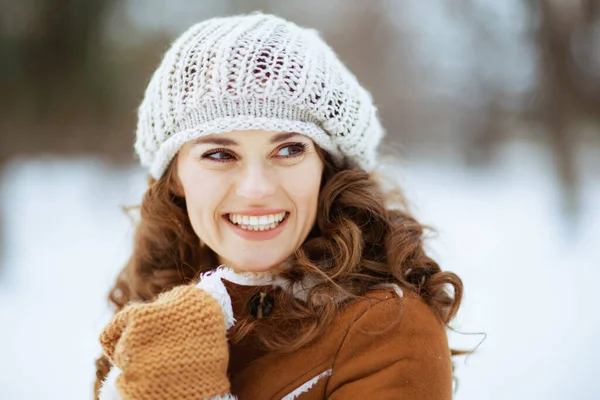 Smiling Modern Woman Mittens Knitted Hat Sheepskin Coat Outdoors City — Stock Photo, Image