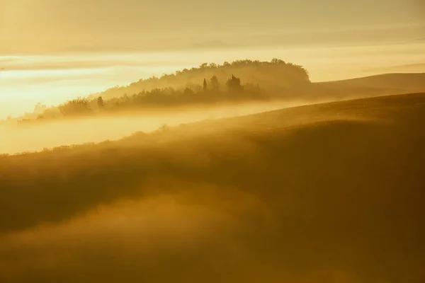 Krajina Kopci Mlhou Toskánsku Itálie Podzim Při Východu Slunce — Stock fotografie