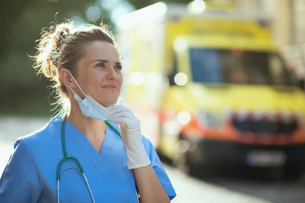 Covid Pandemic Smiling Modern Medical Doctor Woman Scrubs Stethoscope Medical — Stock Photo, Image