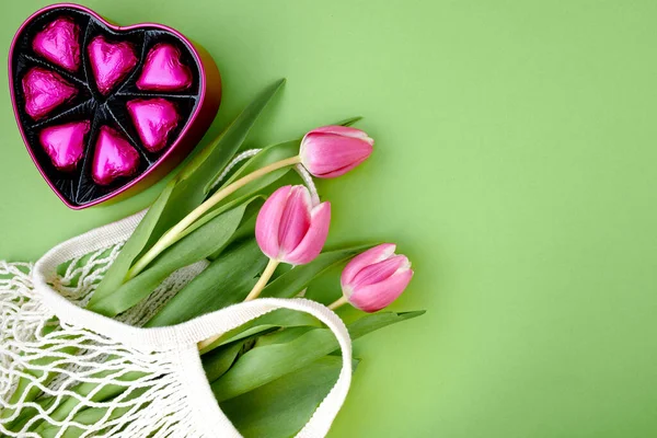 Ressort Plat Avec Sac Ficelle Boîte Bonbons Forme Coeur Tulipes — Photo