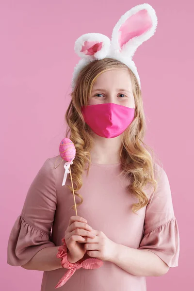 Feliz Páscoa Criança Moderna Vestido Rosa Com Máscara Rosa Orelhas — Fotografia de Stock