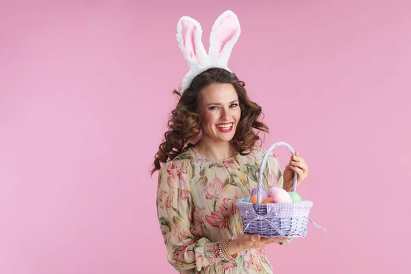 Jeune Femme Avec Longs Cheveux Bruns Ondulés Avec Des Oreilles — Photo